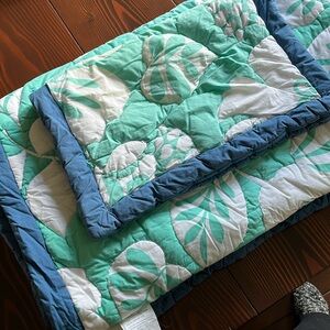 Twin comforter and sham